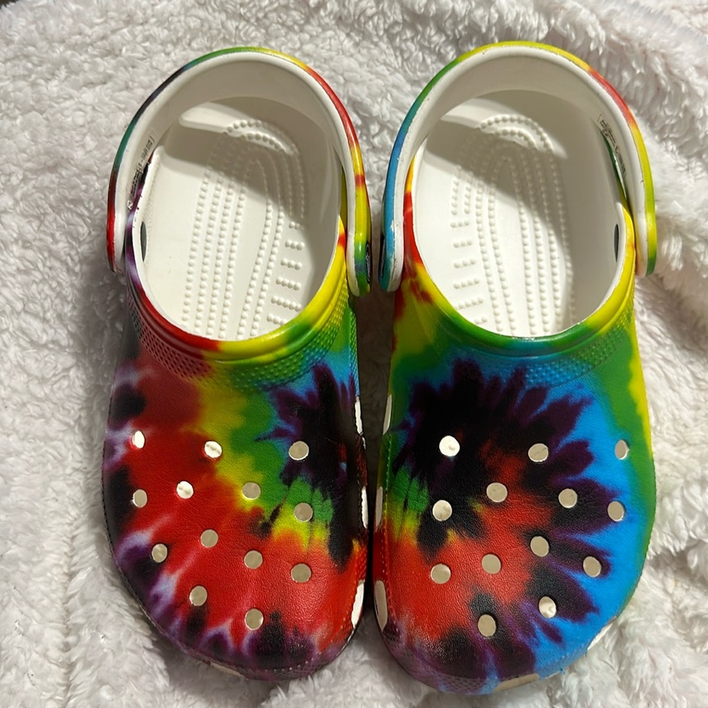 Rainbow Tiedye Graphic Slip on Croc Clog Kids J4 Women’s Sz 6. Worn Twice.
